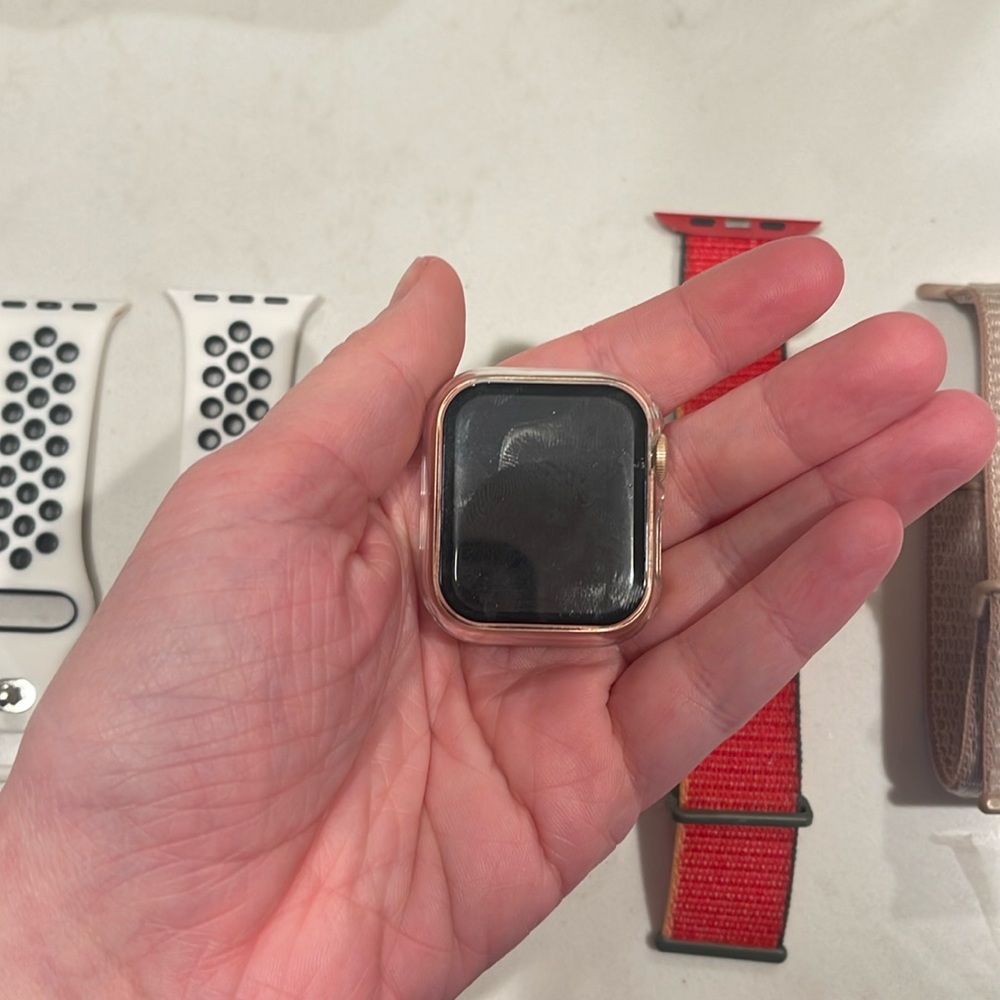 SERIES 5 Apple Watch 40MM Used Good Condition